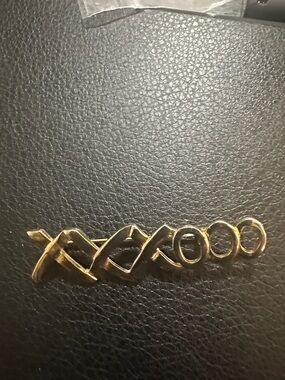 XXXOOO Gold tone brooch